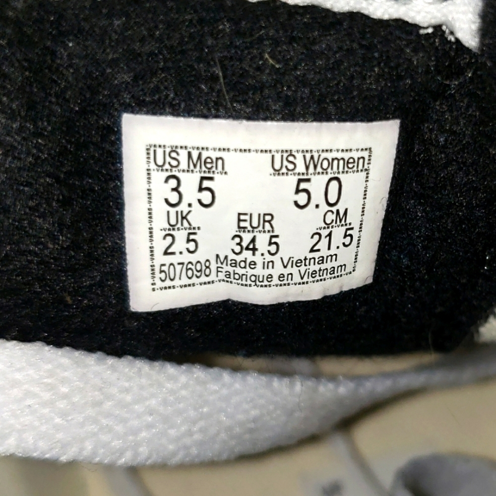 Vans - Picture 2 of 9
